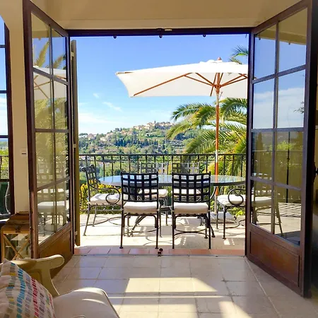 Oleander, Villa